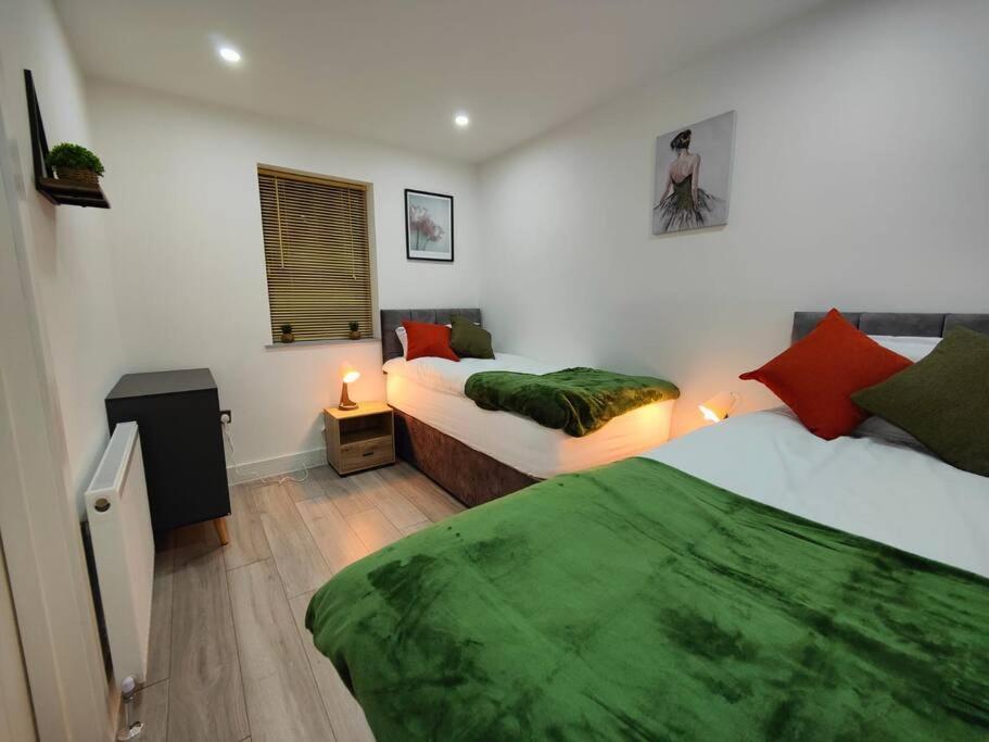 7 Guests - 4 Bedroom - Free Wi-Fi - เคทเทอริง ภายนอก รูปภาพ