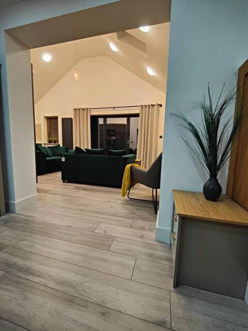 7 Guests - 4 Bedroom - Free Wi-Fi - เคทเทอริง ภายนอก รูปภาพ
