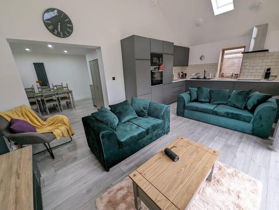 7 Guests - 4 Bedroom - Free Wi-Fi - เคทเทอริง ภายนอก รูปภาพ