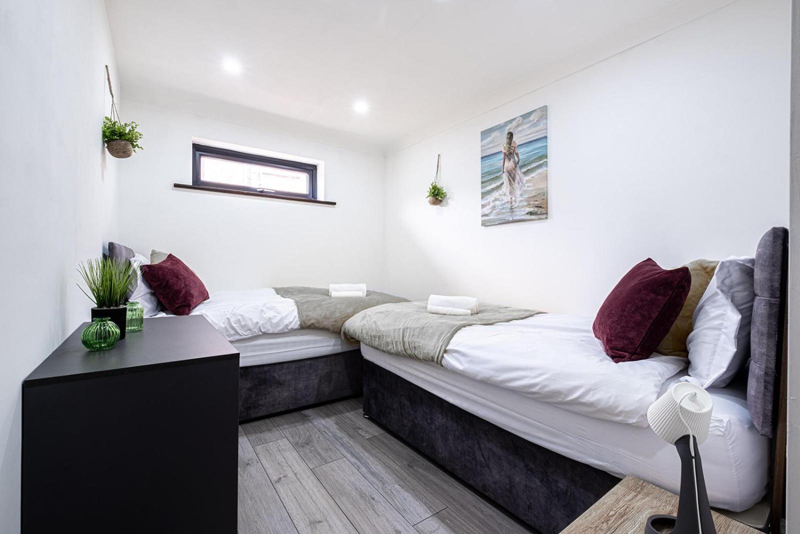 7 Guests - 4 Bedroom - Free Wi-Fi - เคทเทอริง ภายนอก รูปภาพ